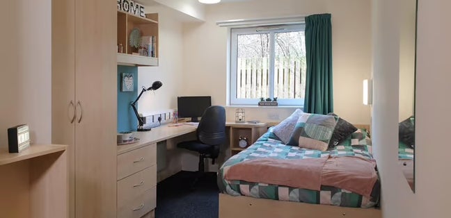 1 Single Bed En-Suite  Main Photo