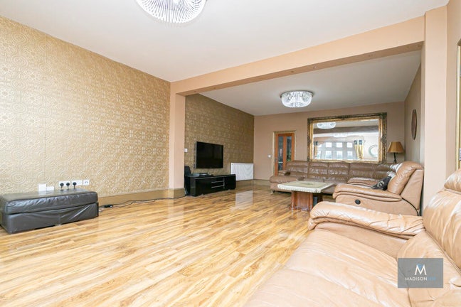 Large double room for rent Main Photo