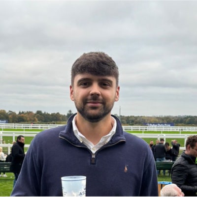 Professional looking for a spare room Main Photo