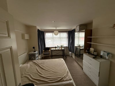 Double Room to Rent Main Photo