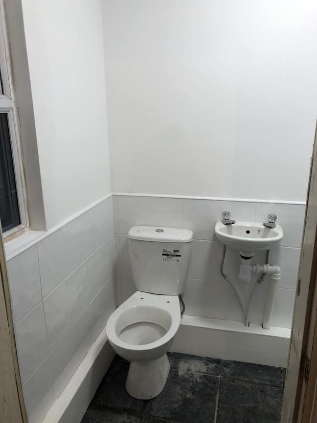 Bedsit flat  Main Photo