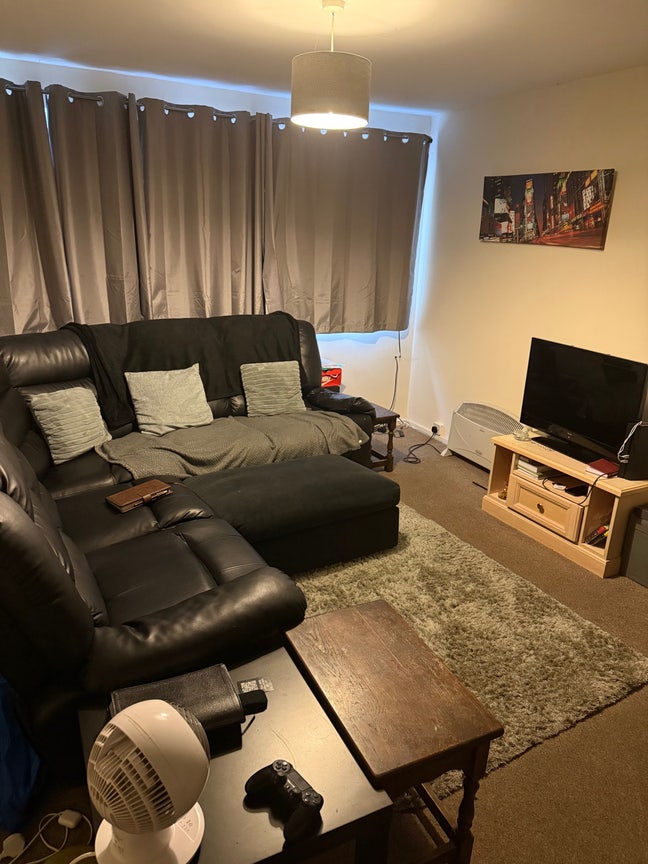 Large Double Room in Friendly Owner-Occupied Ho Main Photo