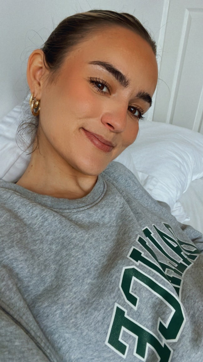 I am a professional female aged 34. I am look... Main Photo