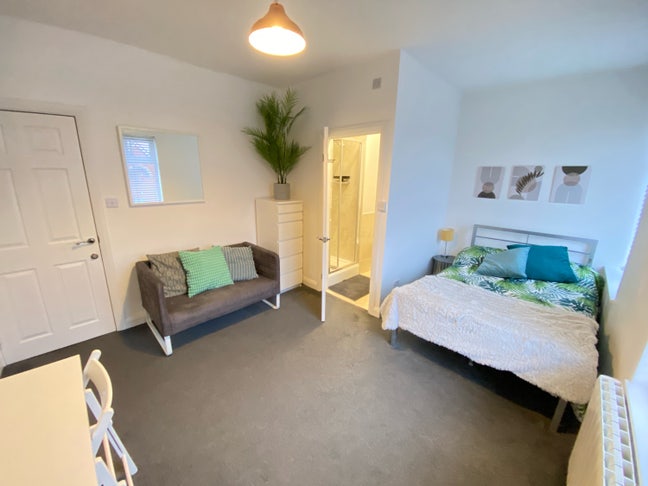 **Large Double Ensuite**Professional Co-Living Main Photo