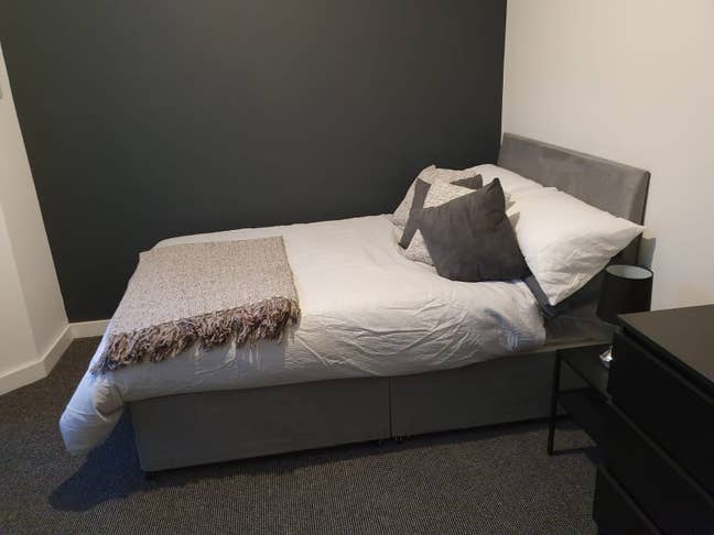 1 Double Room for a Great Price in L6! Main Photo