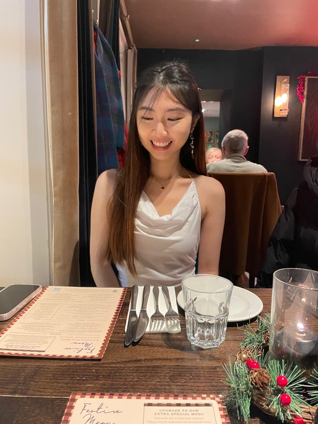 Hiya I’m a working professional looking for... Main Photo