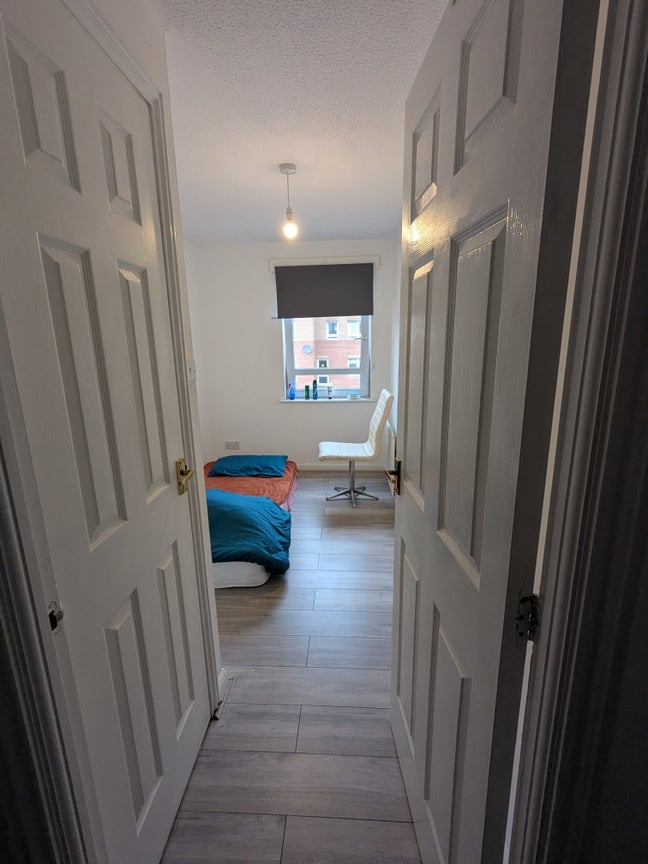 Single Bedroom to Let Main Photo