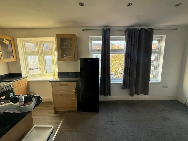 3 Bedroom Flat in Croydon  Main Photo