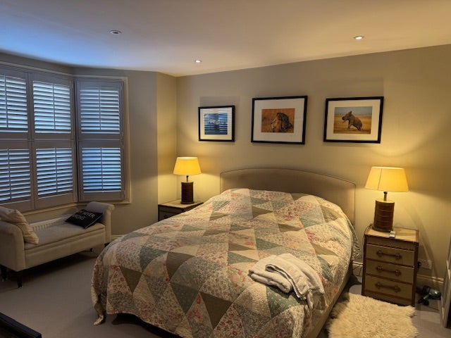 Spacious garden flat for short let Main Photo