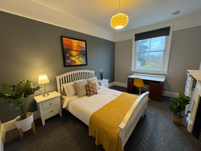 Double Room-East Grinstead Town Centre Main Photo