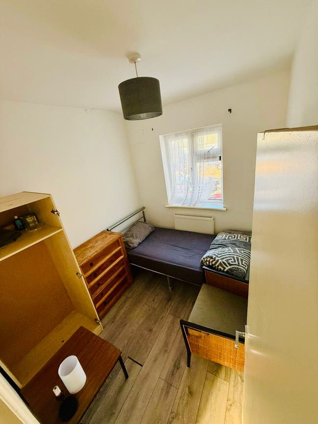 Single Room Available – E17 5HG Main Photo