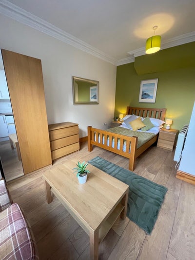 Studio Room with En-Suite- Cradley Heath Main Photo