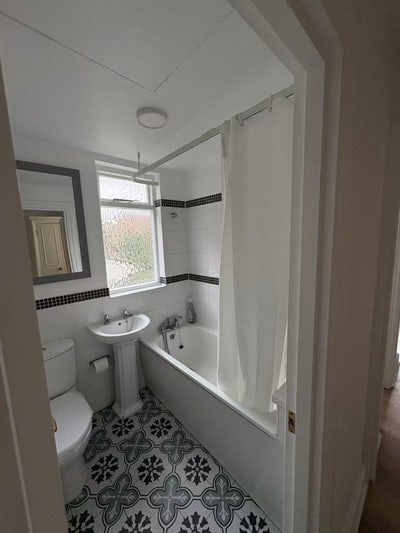 2 bedroom flat available in Acton Main Photo