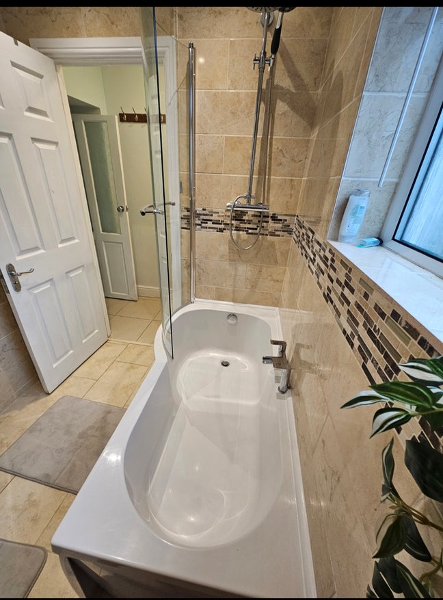 Double room for rent in Bridgend  Main Photo