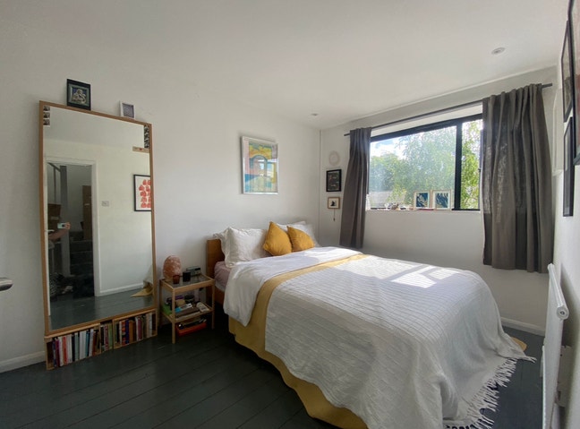 Bright double room available immediately  Main Photo