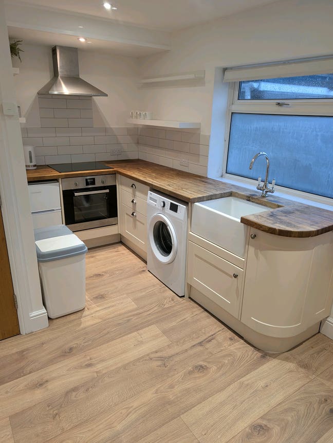 Self Contained Bedsit Double Main Photo