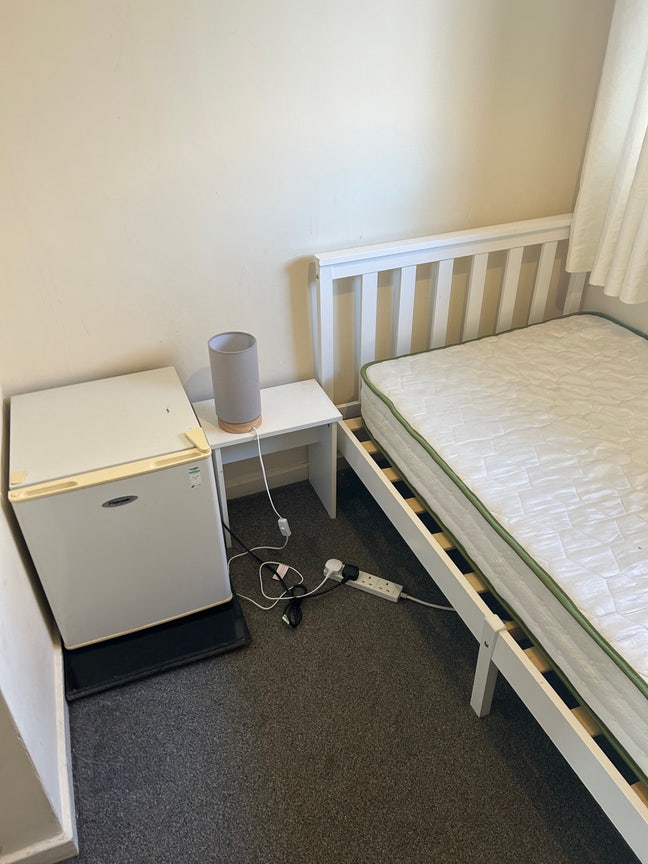  Single  Room   for  female  . Main Photo