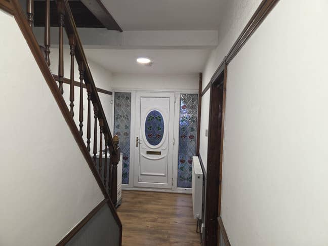 Single room to let in a fully furnished house  Main Photo