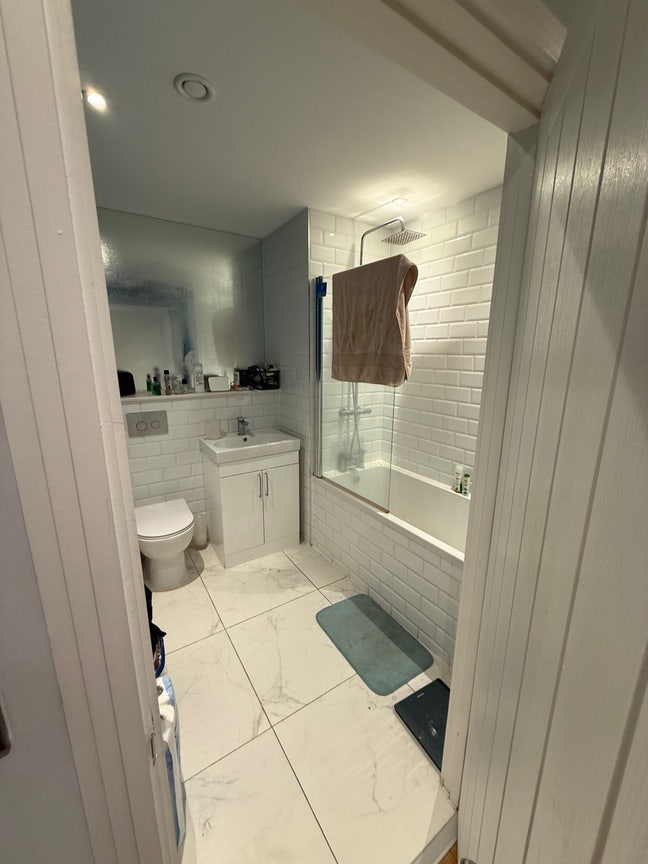 Double room sharing available for a girl  Main Photo