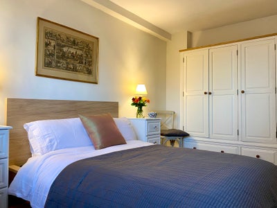 Large Double Room with Private Bathroom – SW11 Main Photo