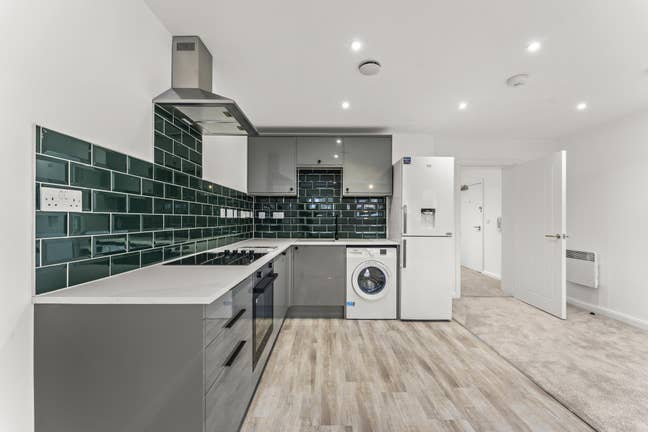 1 Bedroom Apartment Gated Parking in Blenheim PE1 Main Photo