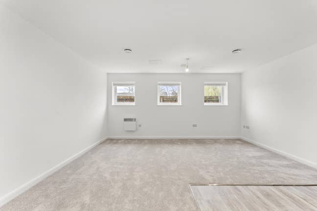 1 Bedroom Apartment Gated Parking in Blenheim PE1 Main Photo