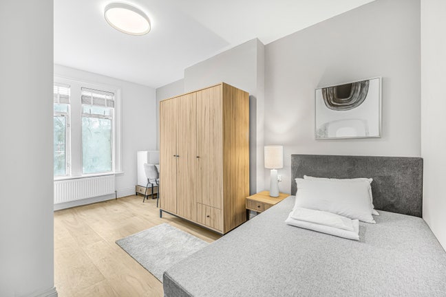 Double Bedroom, Mortlake Road, Richmond, TW9 Main Photo