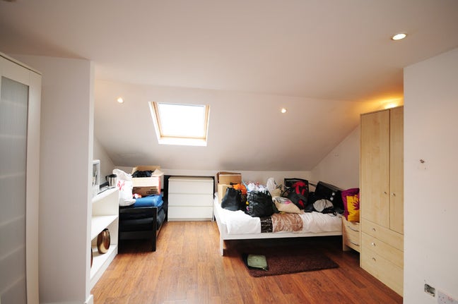 Ensuite room E15 Main Photo