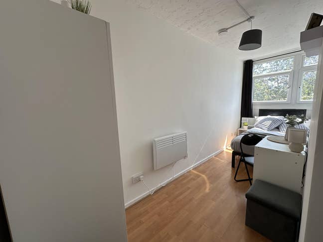 Tower Bridge/Shadwell*Modern Double Available Imme Main Photo