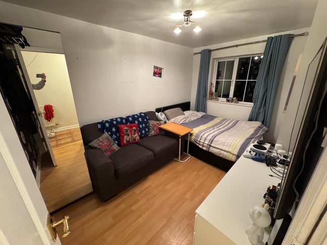 Double bed room Main Photo