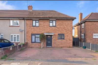 4 bed property  Main Photo