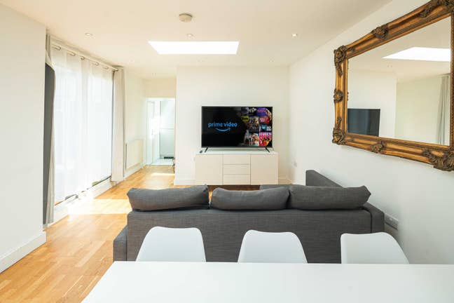 2 Bedroom Apartment in W12 Main Photo