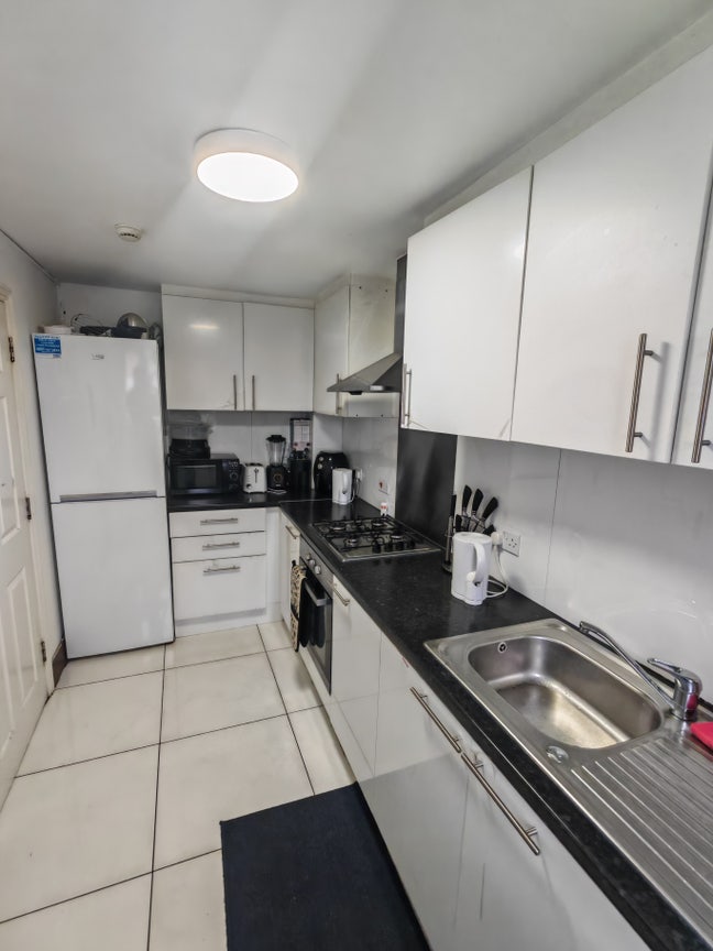 A spacious ensuite one bedroom room Main Photo