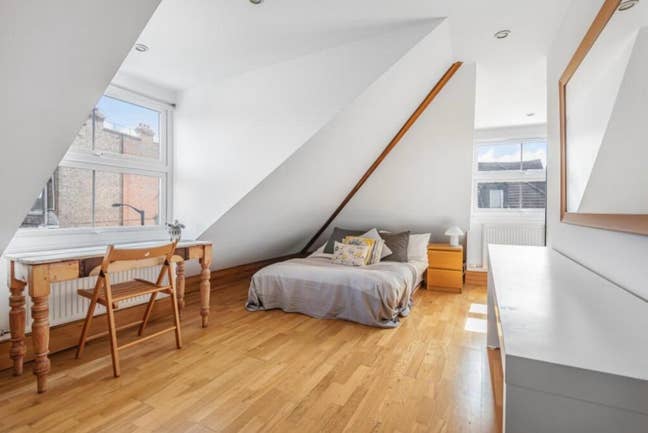 Sunny double attic room in SE6  Main Photo
