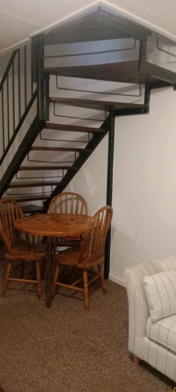 Loverly 2 story apartment modern parking  Main Photo