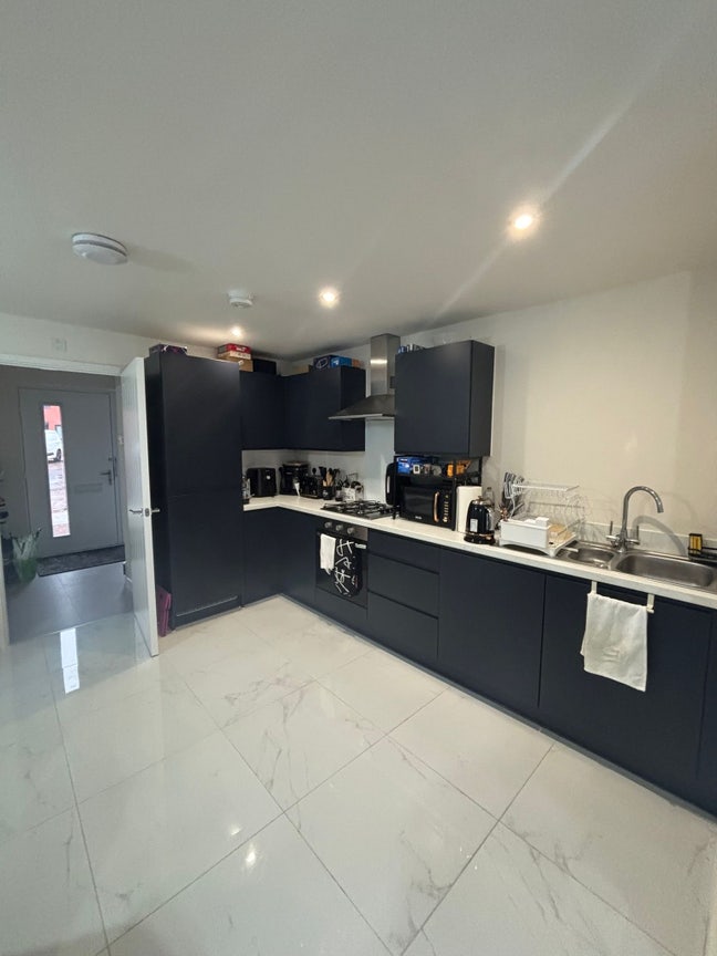 Single Bedroom - Extra Storage Included Main Photo