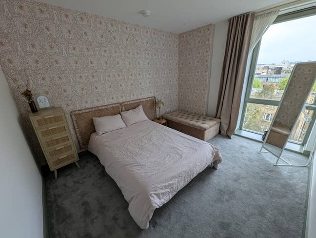 Mon-Fri Room with Private Bathroom - London Bridge Main Photo