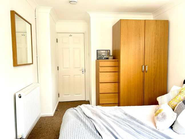 Spacious Rooms 🏡 Professional House 💼 Call Us ☎️ Main Photo