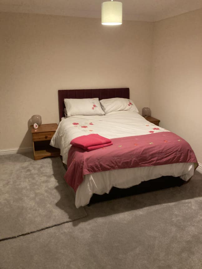 Downstairs double room en-suite. Main Photo