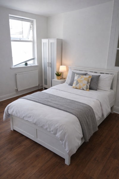 🛁Bright Double Room - Available Now! Main Photo