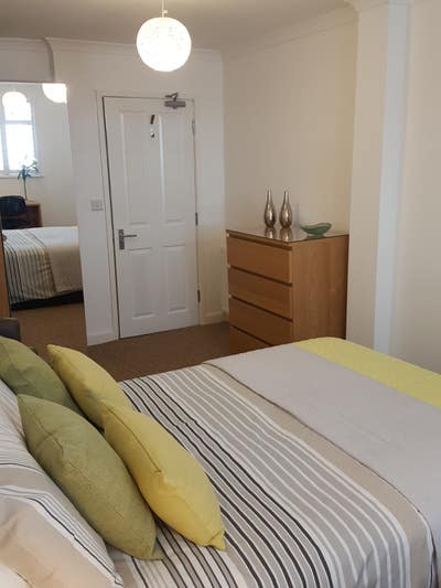 Move today! large rm +ensuite, MPH 8 mins,parking, Main Photo