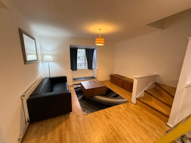  1 double bedroom house with garden available  Main Photo