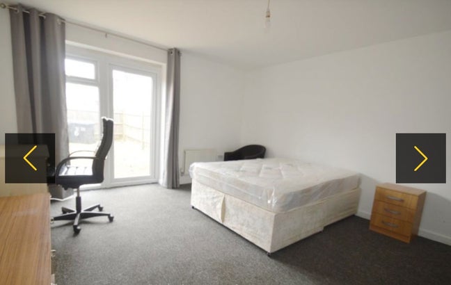 A very large room Main Photo