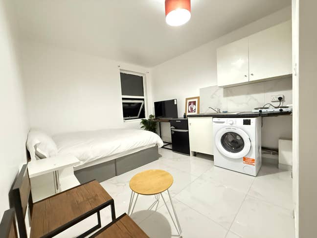 Actone refurbished studio flat w3 Main Photo