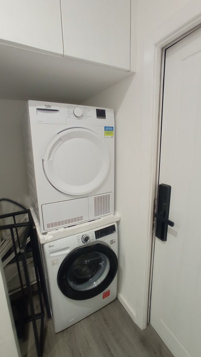 New Refurbish 1 Bed Ensuit Apartment Wapping Main Photo