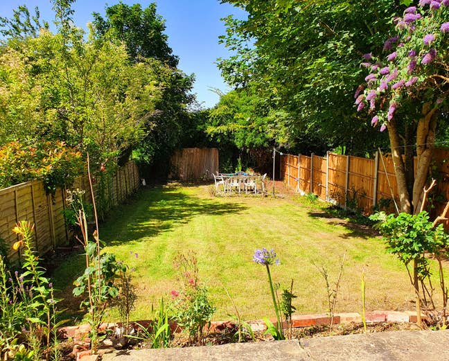 Nice House share in Luton_Close to the station! Main Photo