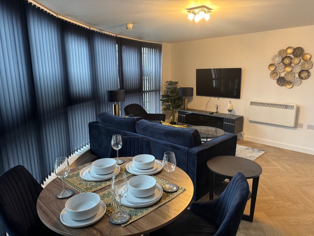 Beautifully Fully Furnished 2-Bedroom Apartment Main Photo