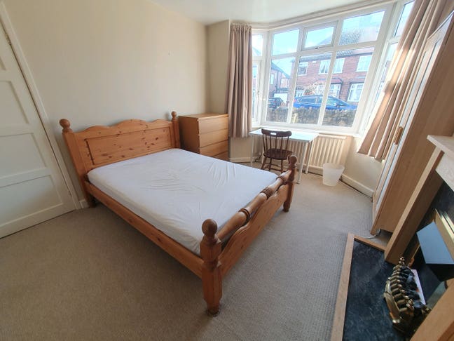 Spacious rooms near Jubilee campus Main Photo