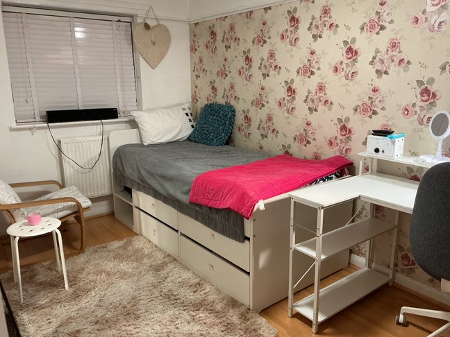 SIngle Cosy Room Main Photo