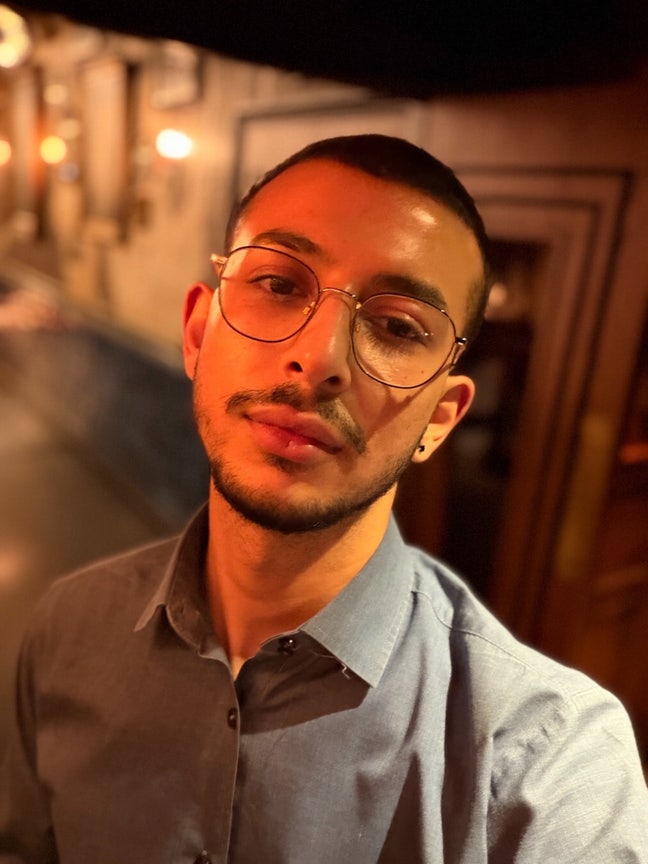 I am looking for room . Main Photo